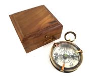 Mosiężny kompas w pudełku drewnianym, śr. 6cm – 70512 - replika
