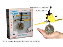 DRON KULA LATAJĄCA NAD DŁONIĄ HELIKOPTER ŚWIECI EM