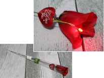 Róża w foliowym rożku z dźwiękiem i światłem 40,5x7 cm - 1 szt