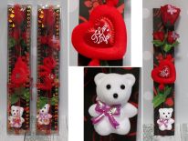 Upominek WALENTYNKOWY róża z sercem i misiem w pudełku 33x6 cm