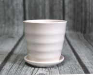Osłonka ceramiczna biała okrągła PRĄŻKI z podstawkiem 9,5x9,5 cm